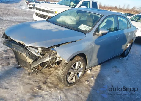 2014 Volkswagen Jetta Hybrid Sel from USA, damaged, VIN 3VW637AJXEM229983